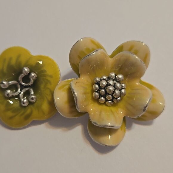 VINTAGE RARE--ENAMEL  BROOCH Lot Yellow - Picture 1 of 9